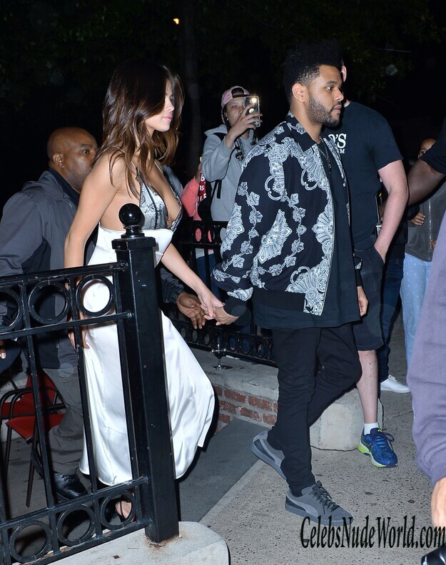 Selena Gomez Showing Some Sideboob At Night 161921