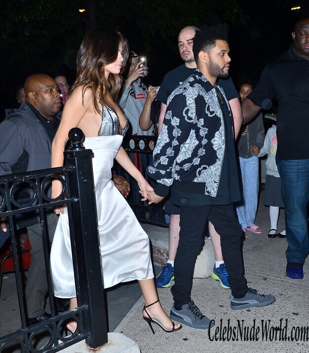 Selena Gomez Showing Some Sideboob At Night 161922