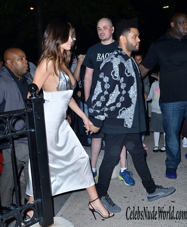 Selena Gomez Showing Some Sideboob At Night 161923