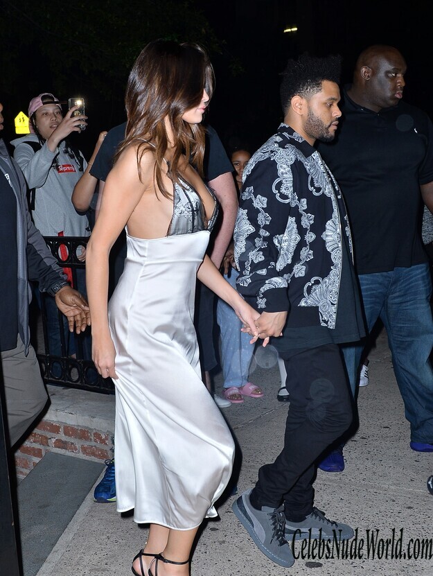 Selena Gomez Showing Some Sideboob At Night 161924