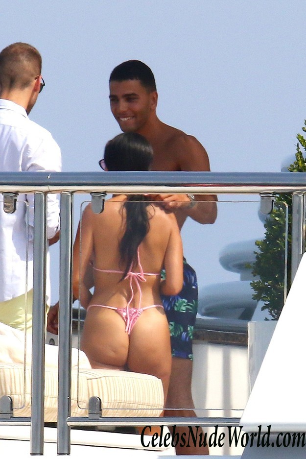 Kourtney Kardashian & Kendall Jenner Wearing Thong Bikinis In Antibes 16201
