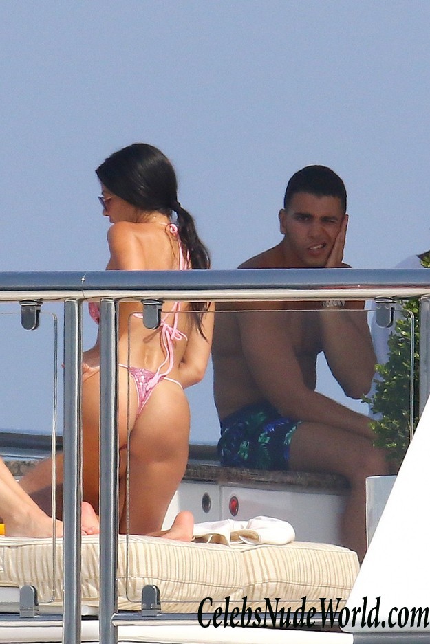 Kourtney Kardashian & Kendall Jenner Wearing Thong Bikinis In Antibes 16202