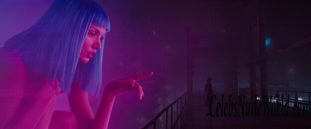 Ana de Armas, Sallie Harmsen, Mackenzie Davis Sexy 162103