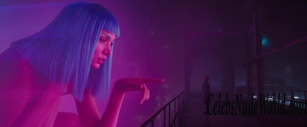 Ana de Armas, Sallie Harmsen, Mackenzie Davis Sexy 162105