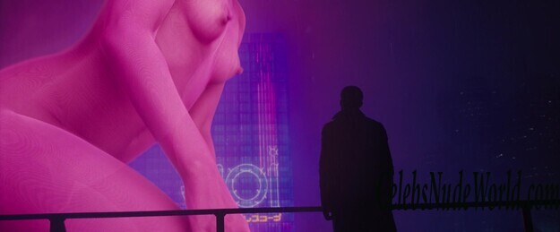 Ana de Armas, Sallie Harmsen, Mackenzie Davis Sexy 162141