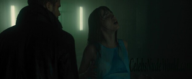 Ana de Armas, Sallie Harmsen, Mackenzie Davis Sexy 162148