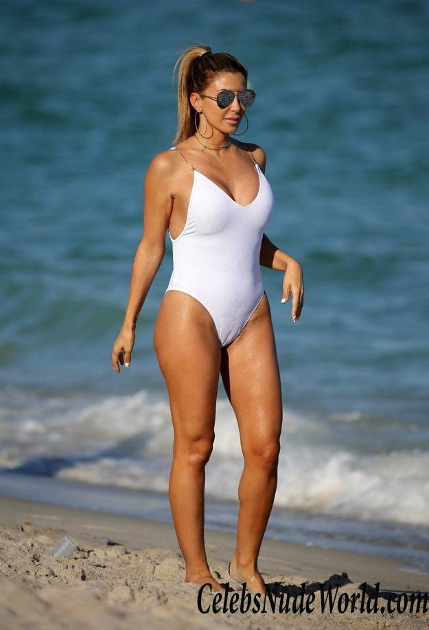 Larsa Pippen Cameltoe In White Swimsuit On The Beach In Miami 16217