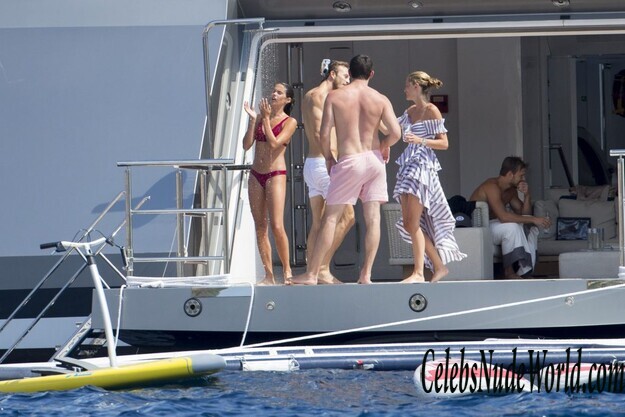 Sara Sampaio Bikini 162237