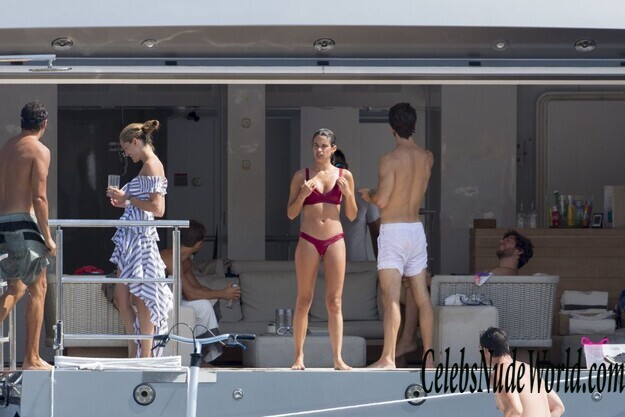 Sara Sampaio Bikini 162238