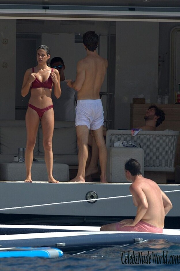 Sara Sampaio Bikini 162290