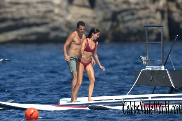 Sara Sampaio Bikini 162292