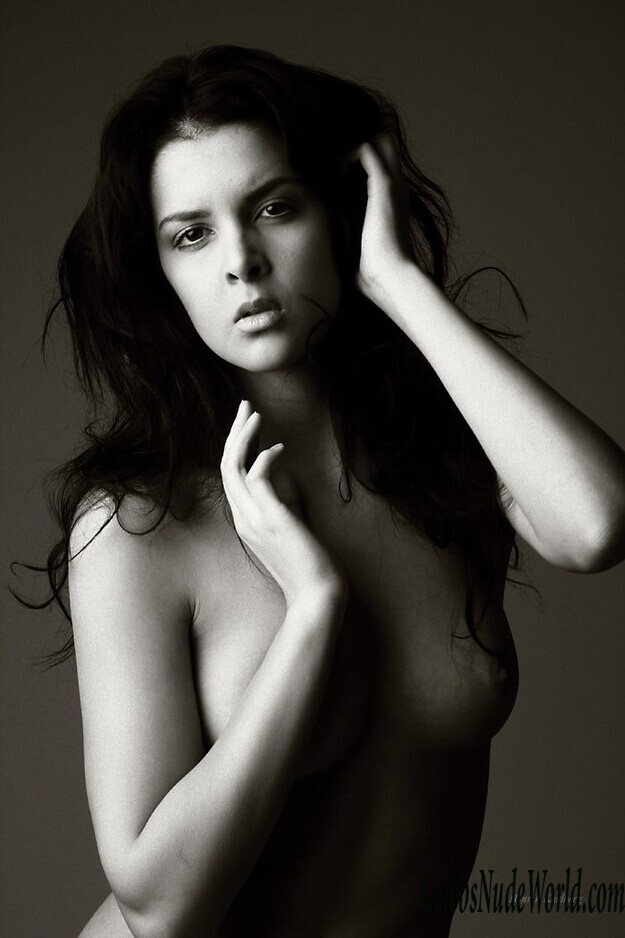 Naked pics of Sara Chafak 162325