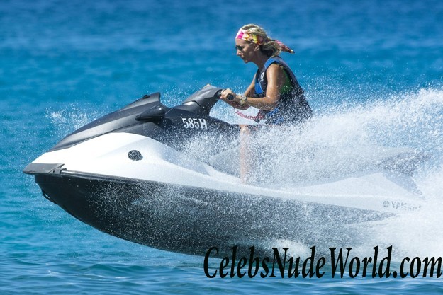 Lady Victoria Hervey Pokies And Cameltoe In Barbados! 16243