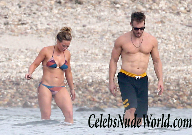 Hilary Duff Wearing A Bikini On A Beach In Mexico 16345
