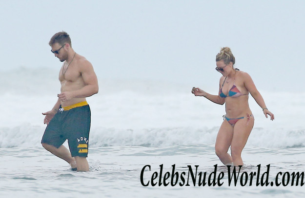 Hilary Duff Wearing A Bikini On A Beach In Mexico 16348