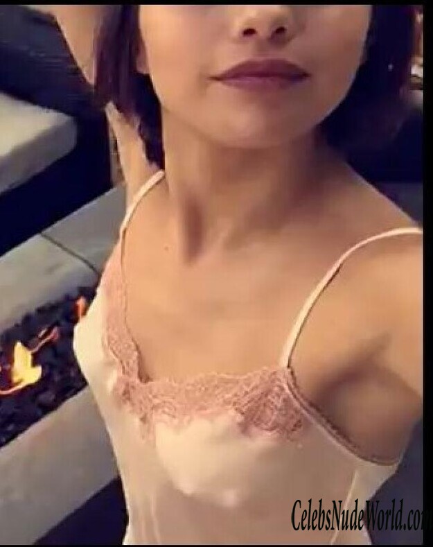 Selena Gomez Sexy Photos 163530