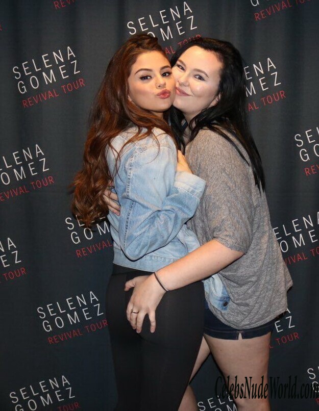 Selena Gomez Sexy Photos 163537