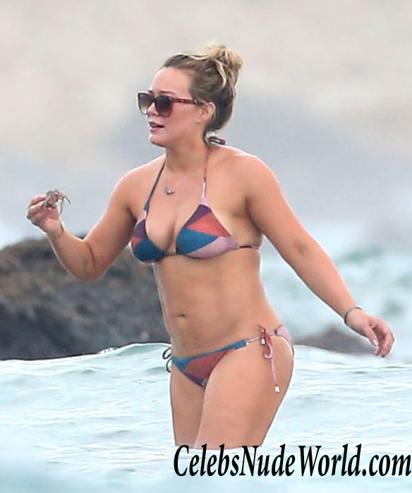Hilary Duff Wearing A Bikini On A Beach In Mexico 16355