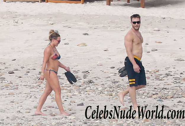 Hilary Duff Wearing A Bikini On A Beach In Mexico 16358
