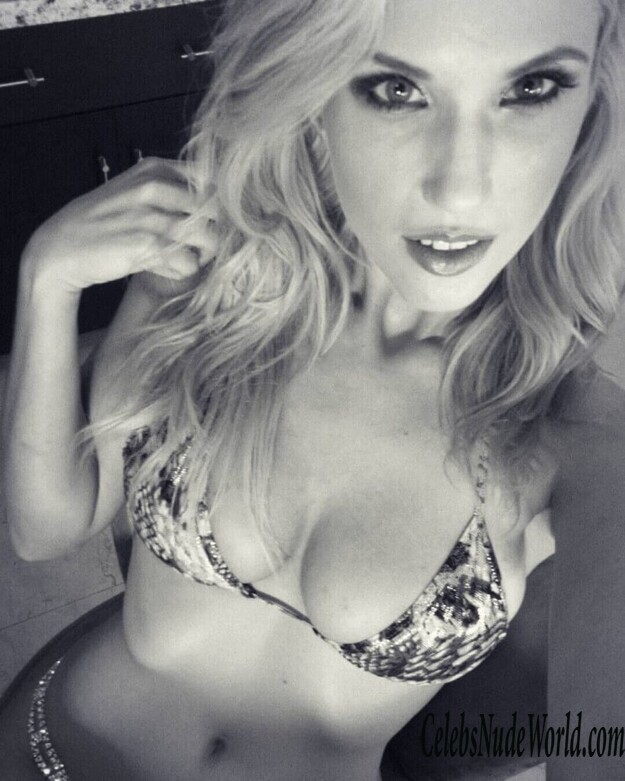 Samantha Knezel Nude 163622