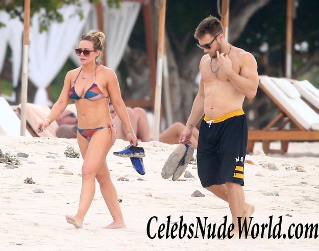 Hilary Duff Wearing A Bikini On A Beach In Mexico 16364