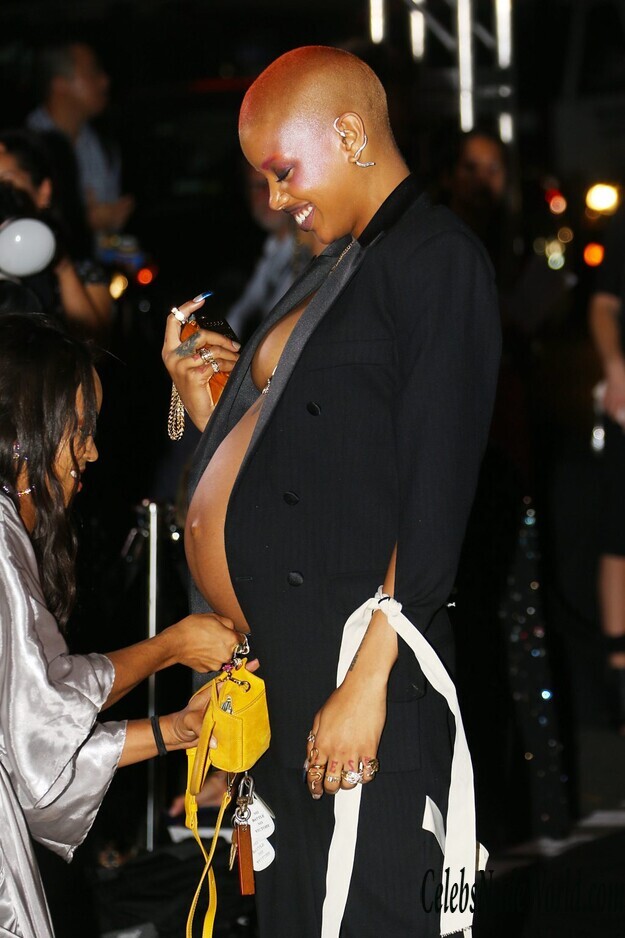 Slick Woods Sideboob 164120