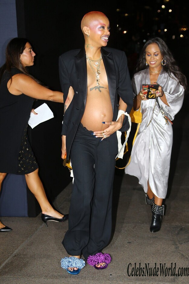 Slick Woods Sideboob 164122