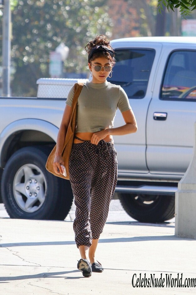 Sarah Hyland Pokies 164239