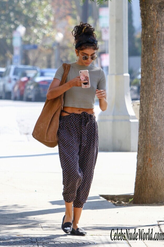 Sarah Hyland Pokies 164240