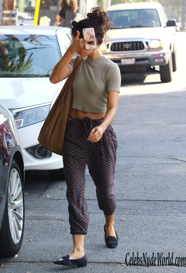 Sarah Hyland Pokies 164251