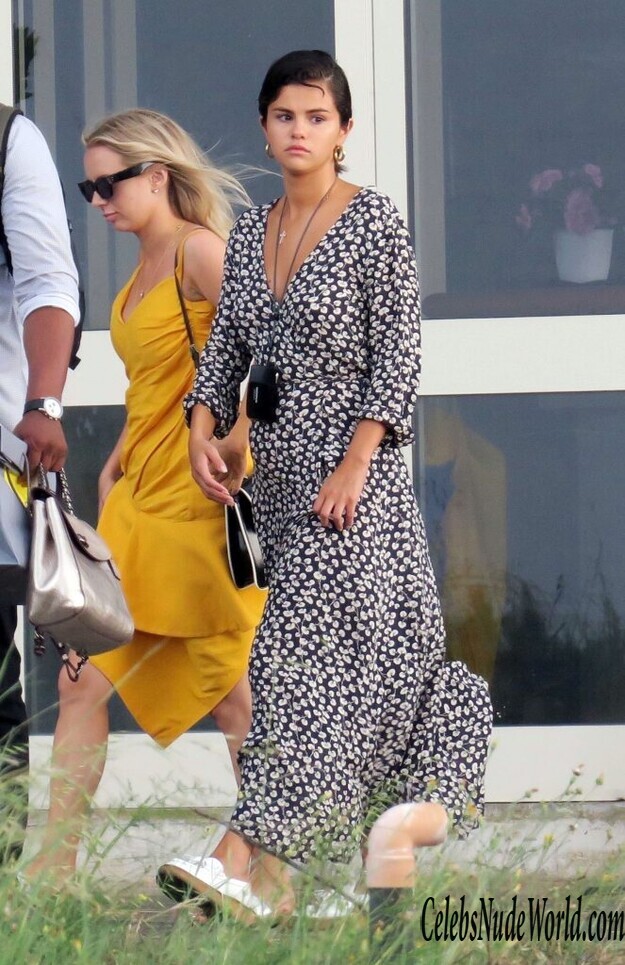 Selena Gomez Sexy 164416