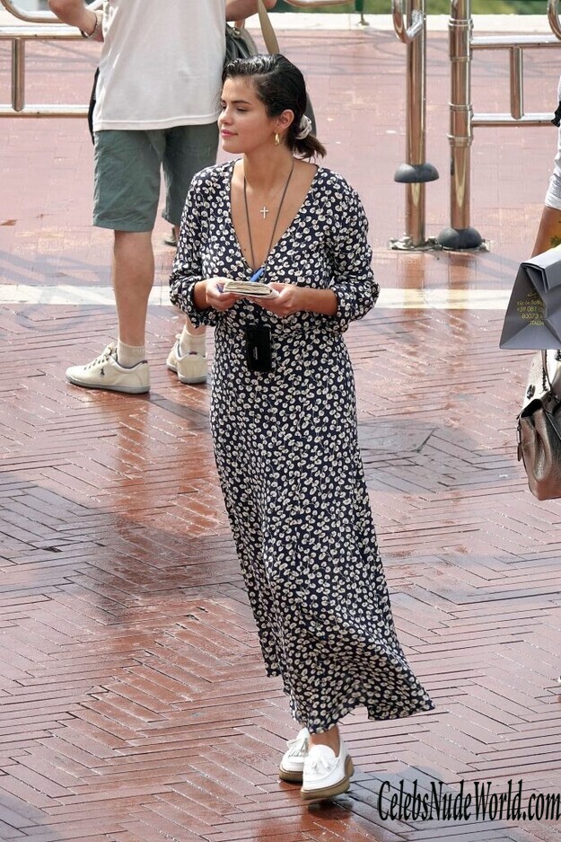 Selena Gomez Sexy 164429