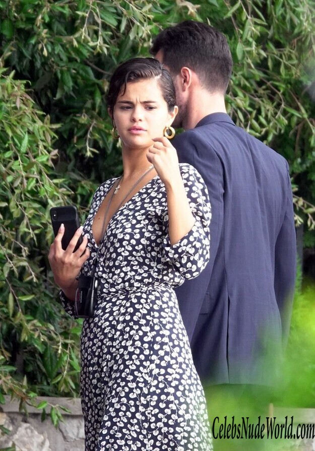 Selena Gomez Sexy 164435
