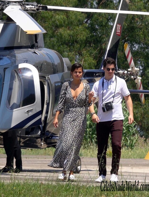 Selena Gomez Sexy 164439