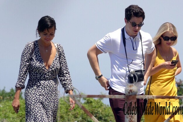 Selena Gomez Sexy 164440