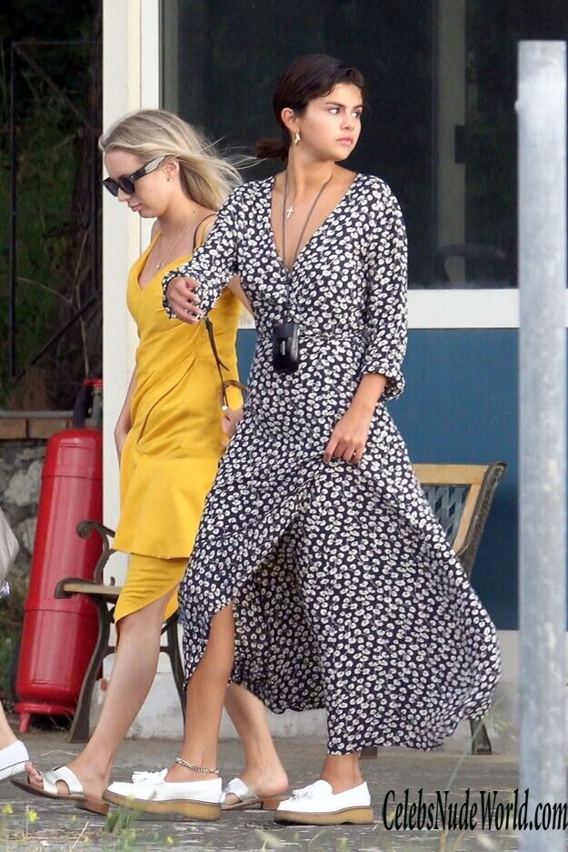 Selena Gomez Sexy 164441