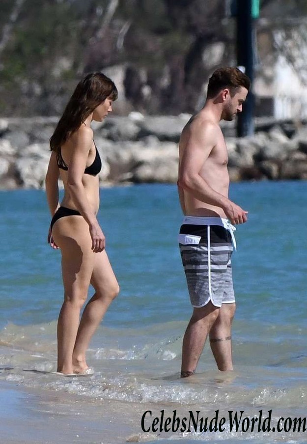 Jessica Biel Wearing A Bikini At A Caribbean Beach 16534