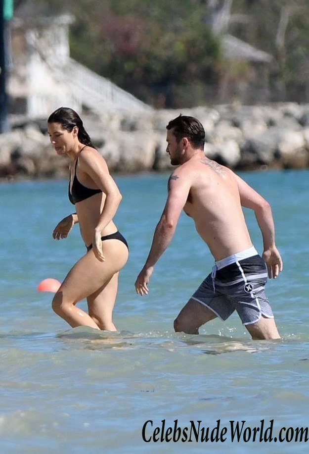 Jessica Biel Wearing A Bikini At A Caribbean Beach 16541