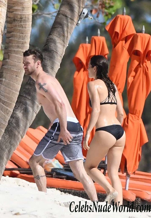 Jessica Biel Wearing A Bikini At A Caribbean Beach 16542