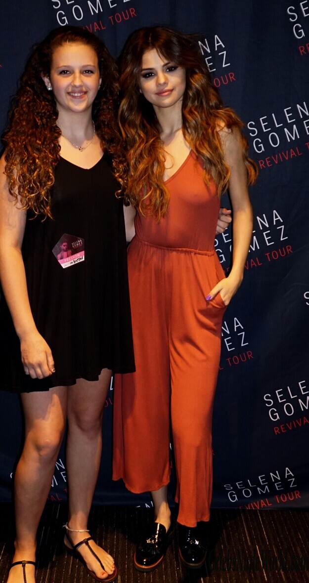 Selena Gomez Braless Photos 165489