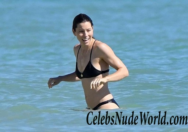 Jessica Biel Wearing A Bikini At A Caribbean Beach 16559