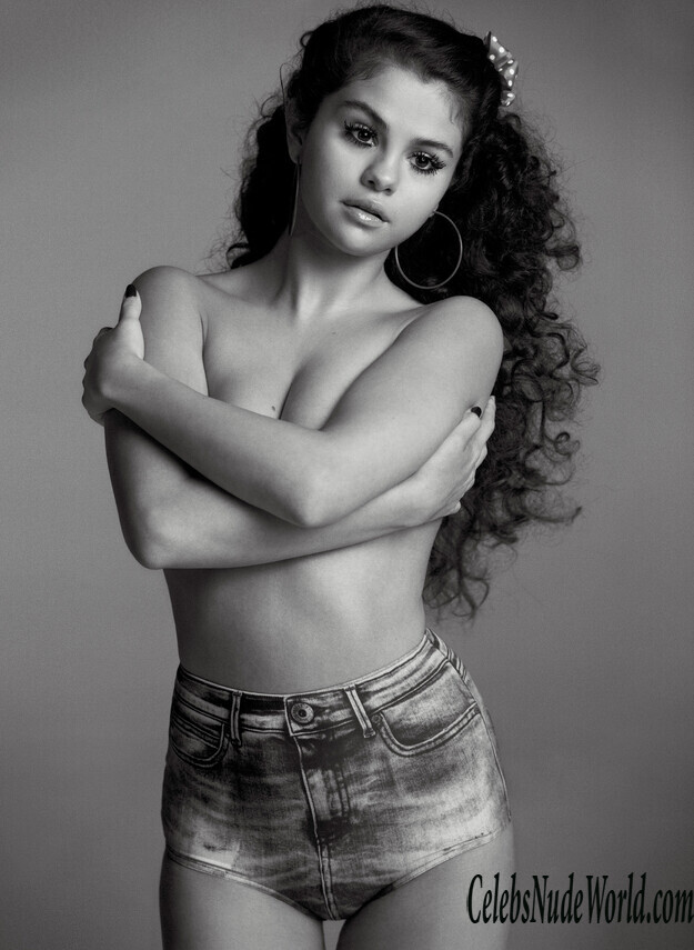 Topless Photos of Selena Gomez 165633