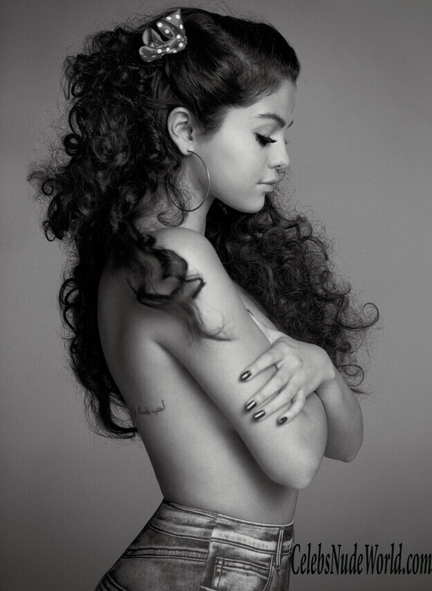 Topless Photos of Selena Gomez 165634