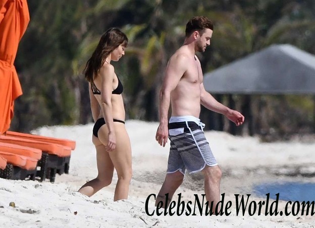 Jessica Biel Wearing A Bikini At A Caribbean Beach 16575
