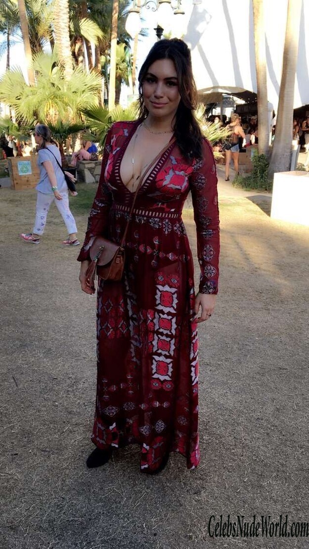 Cleavage Photos of Sophie Simmons 165930