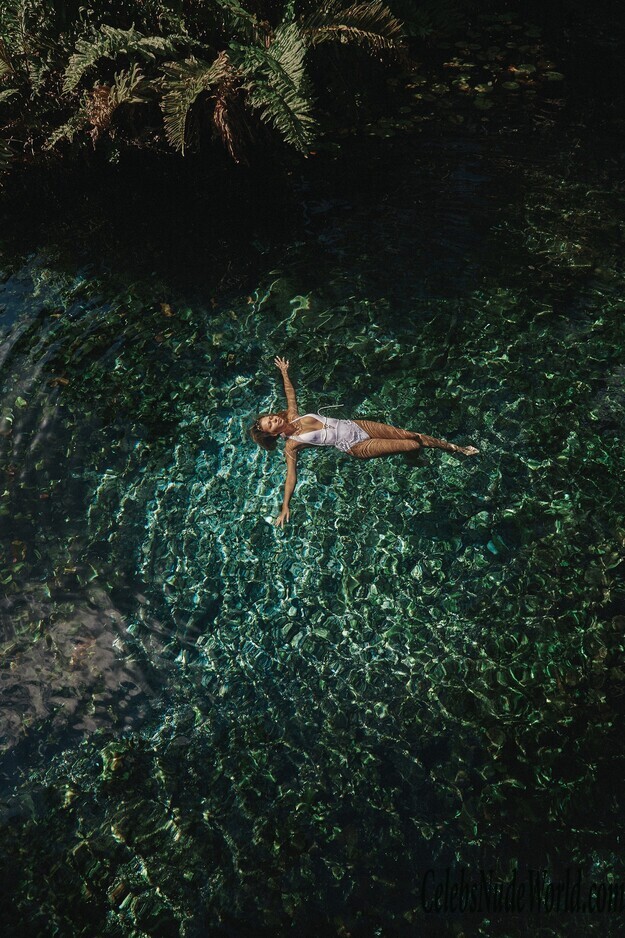 Sandra Kubicka: Black, White And Busty 166617