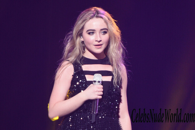 Sabrina Carpenter Sexy 167615