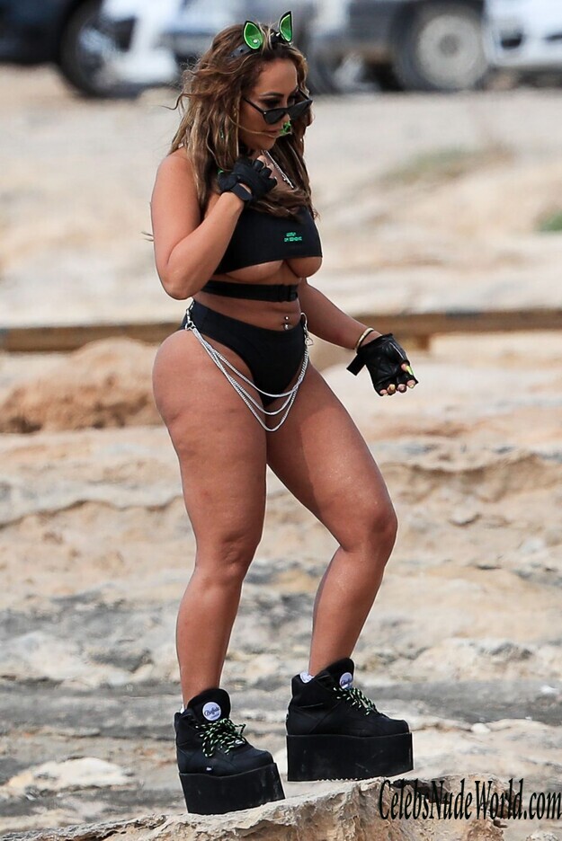 Sophie Kasaei Underboob 167964