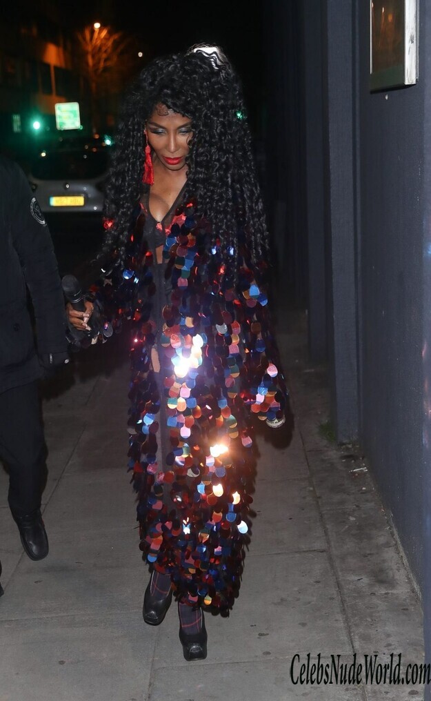 Sinitta Cleavage 167995