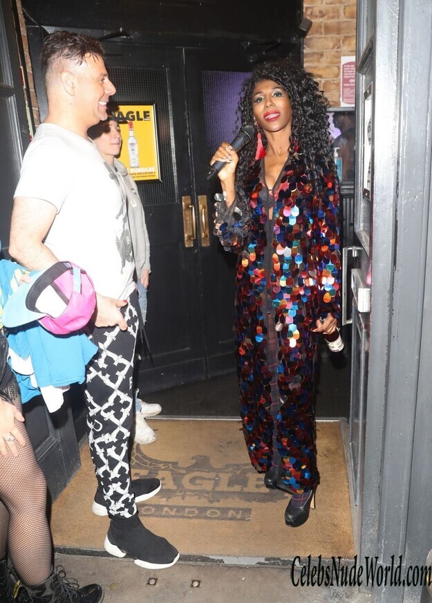 Sinitta Cleavage 167996